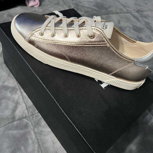 Bcoach sneaker stiyle name is metallic
Style # FG4567 231756 color champagne - Picture 3 of 5
